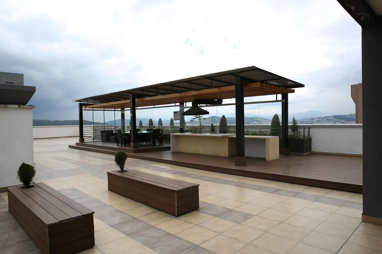 Cama King, Piscina En Suite De Lujo En Zona Privilegiada Y Centrica Quito