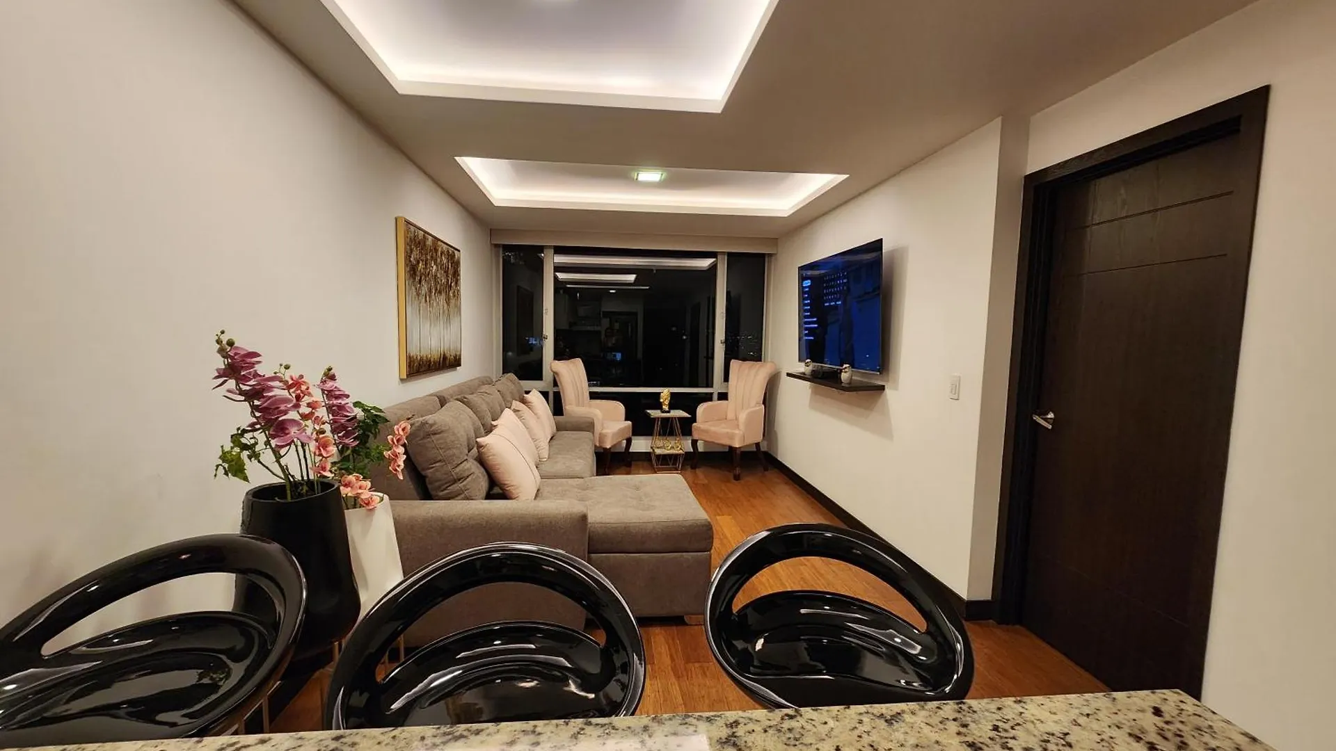 Cama King, Piscina En Suite De Lujo En Zona Privilegiada Y Centrica Quito Ecuador