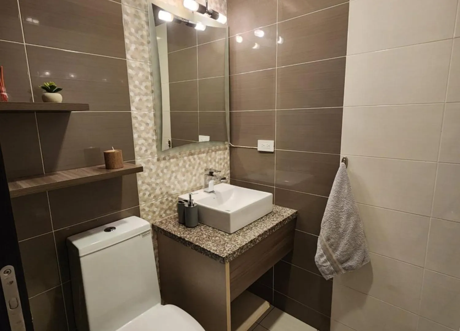 Cama King, Piscina En Suite De Lujo En Zona Privilegiada Y Centrica Quito