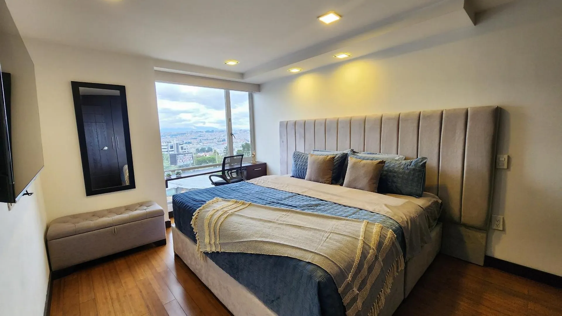Cama King, Piscina En Suite De Lujo En Zona Privilegiada Y Centrica Quito Apartment