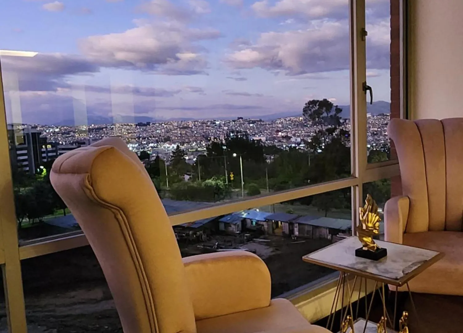 Cama King, Piscina En Suite De Lujo En Zona Privilegiada Y Centrica Quito Apartment