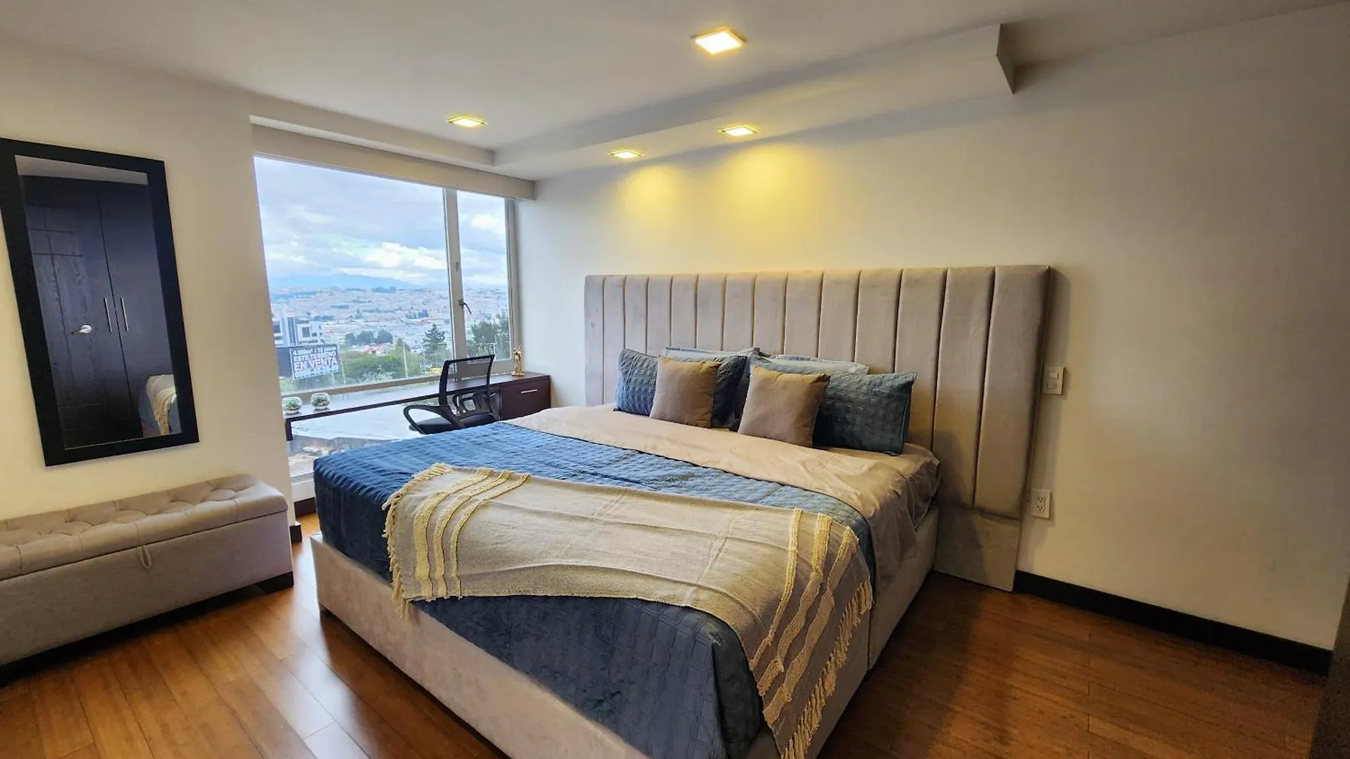 Cama King, Piscina En Suite De Lujo En Zona Privilegiada Y Centrica Quito 0*,